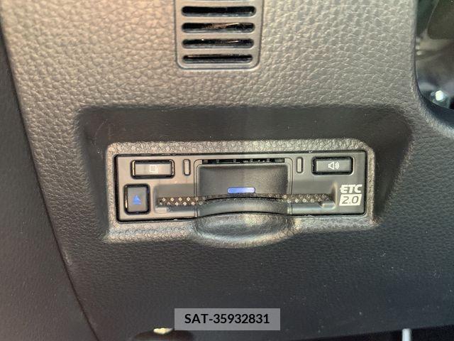 Toyota VOXY 2022-11 385572-27