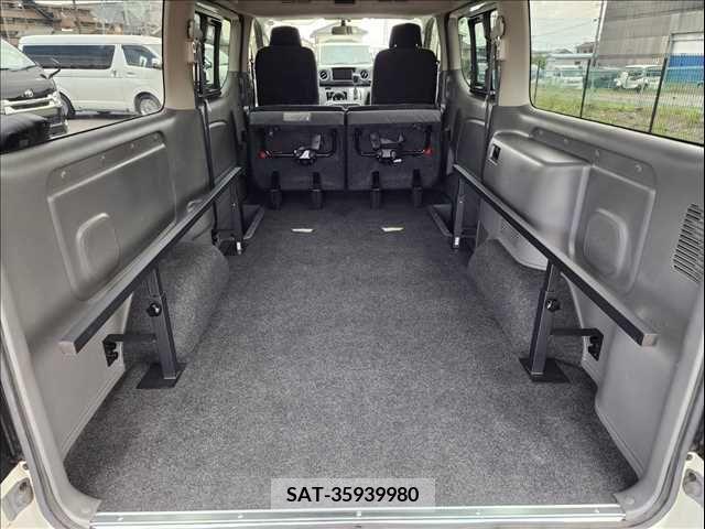 Nissan NV350 Caravan 2020-01 317355-19