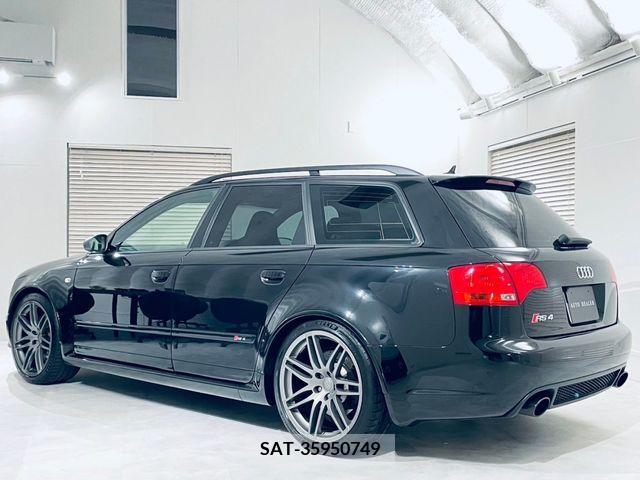 Audi RS4 2008-06 261697-8