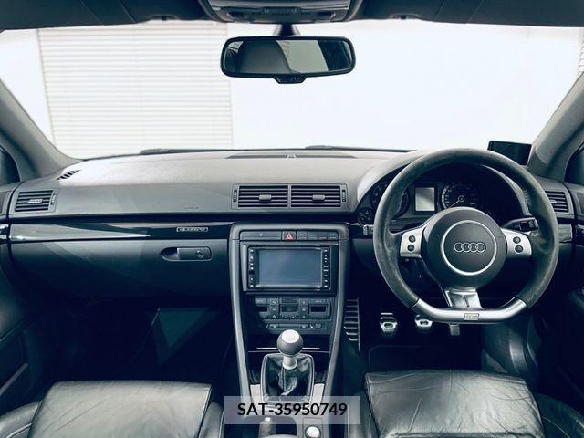 Audi RS4 2008-06 261697-1