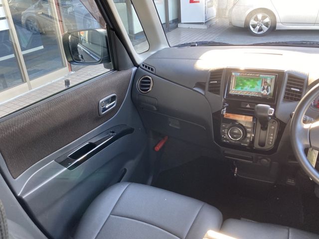 Nissan ROOX 2010-03 193583-7