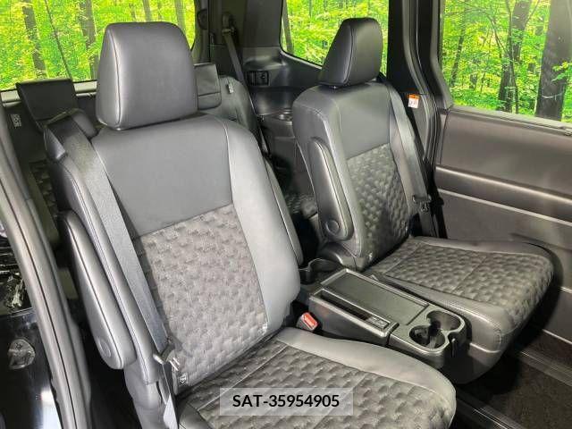 Toyota VOXY 2022-07 337795-9