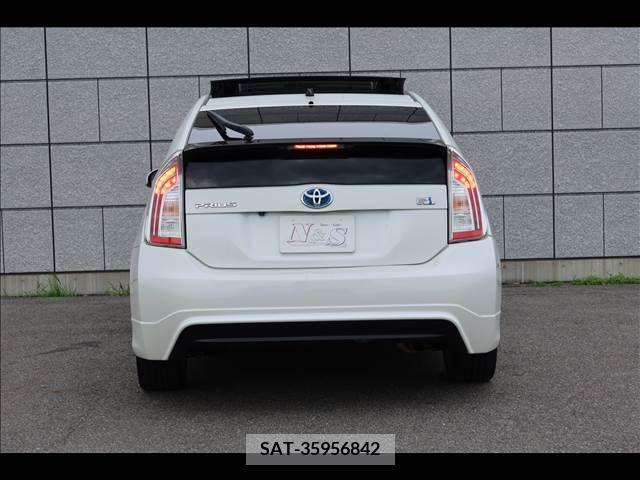 Toyota PRIUS 2014-03 386763-4