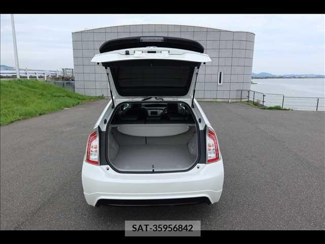 Toyota PRIUS 2014-03 386763-24