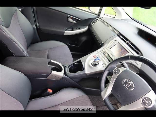 Toyota PRIUS 2014-03 386763-11