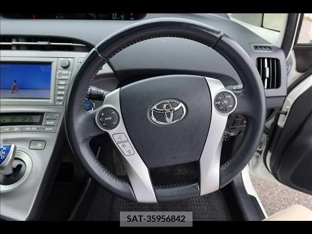 Toyota PRIUS 2014-03 386763-29