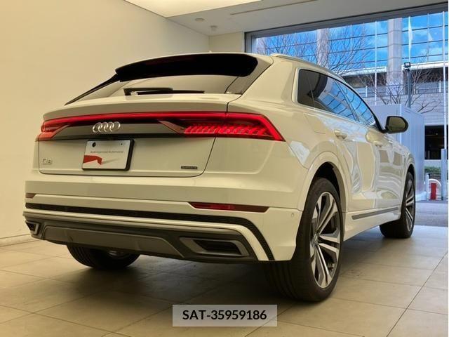 Audi Q8 2020-12 220315-1