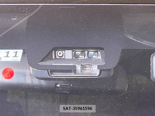 Toyota VOXY 2019-11 331687-5