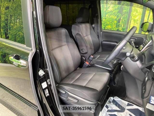 Toyota VOXY 2019-11 331687-8