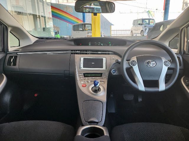 Toyota PRIUS 2013-09 24684-1