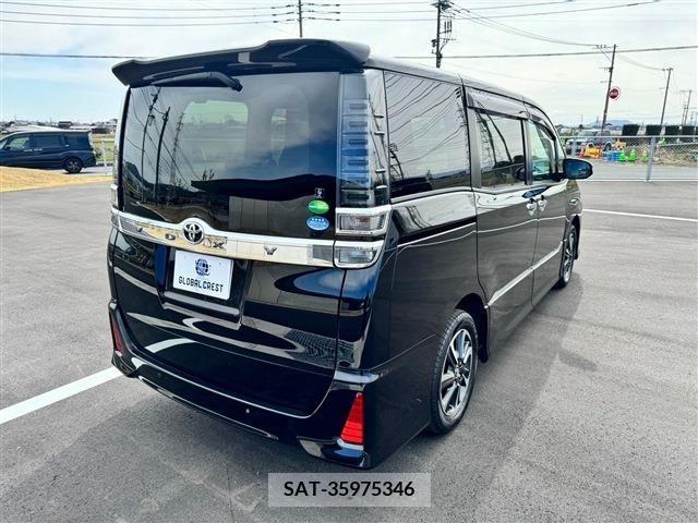 Toyota VOXY 2020-01 372132-9
