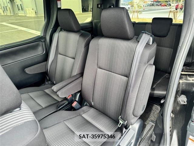 Toyota VOXY 2020-01 372132-3