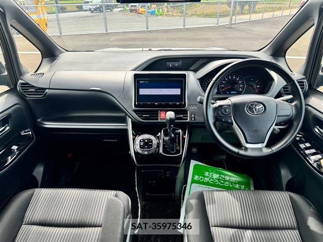Toyota VOXY 2020-01 372132-1
