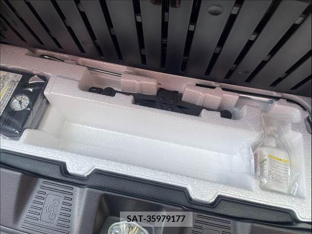 Suzuki SPACIA 2022-09 368579-11