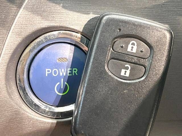Toyota PRIUS 2012-08 17933-7