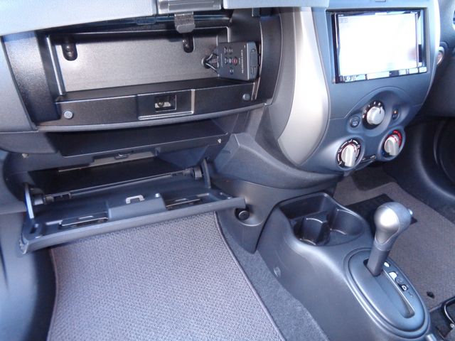 Nissan MARCH 2018-10 27728-10