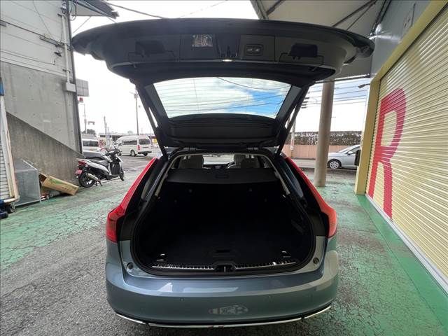 Volvo V90 2018-08 26380-20