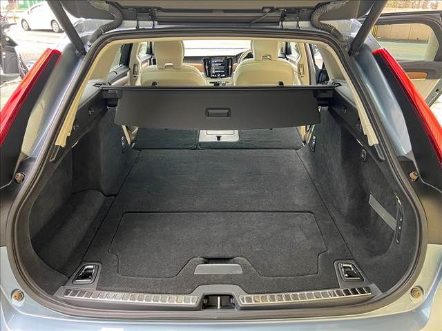 Volvo V90 2018-08 26380-23