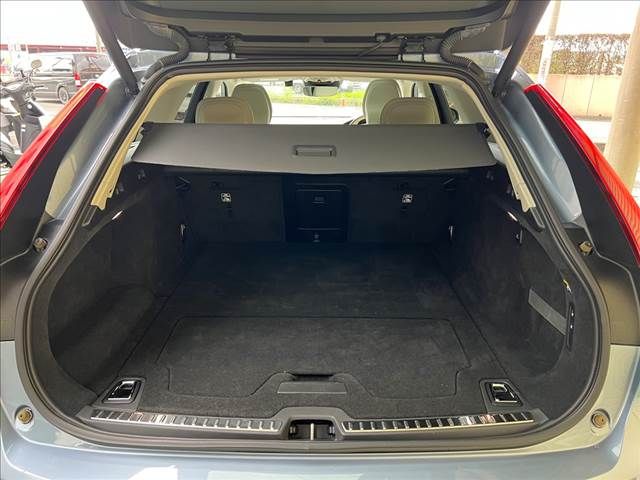 Volvo V90 2018-08 26380-21