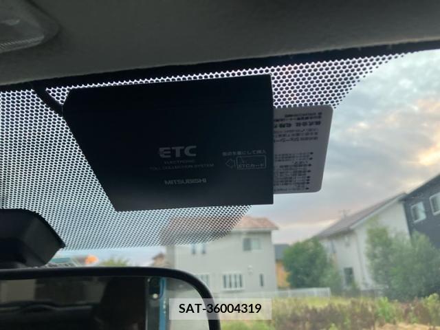 Toyota AURIS 2007-09 389486-23