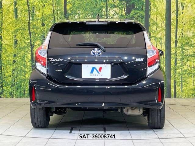 Toyota AQUA 2019-01 382772-15