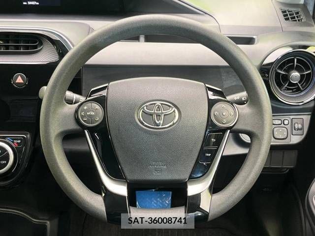 Toyota AQUA 2019-01 382772-11