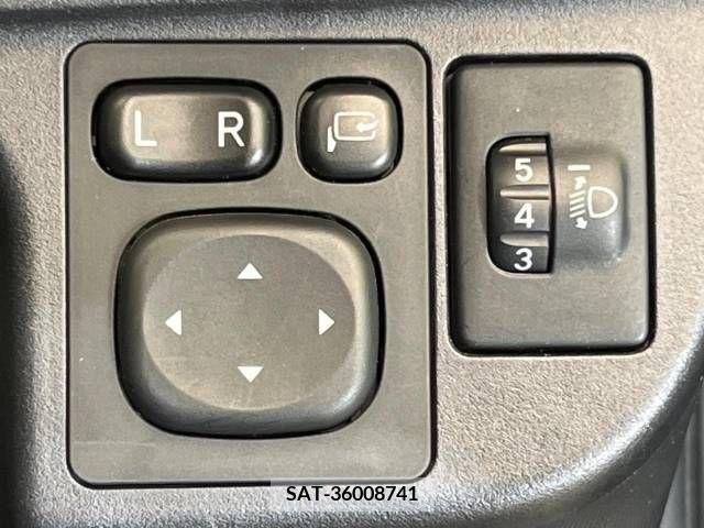 Toyota AQUA 2019-01 382772-7
