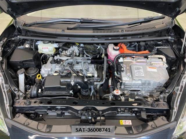 Toyota AQUA 2019-01 382772-18