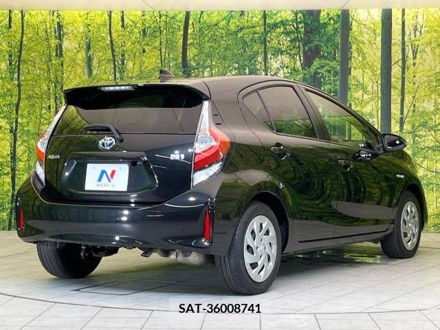 Toyota AQUA 2019-01 382772-17