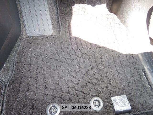 Toyota VOXY 2019-06 342383-21