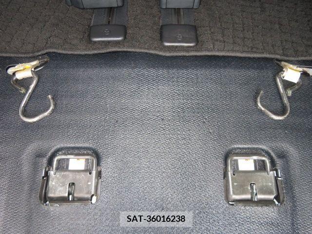 Toyota VOXY 2019-06 342383-3