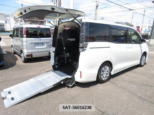Toyota VOXY 2019-06 342383-0