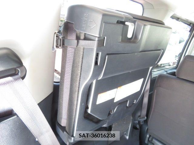 Toyota VOXY 2019-06 342383-6