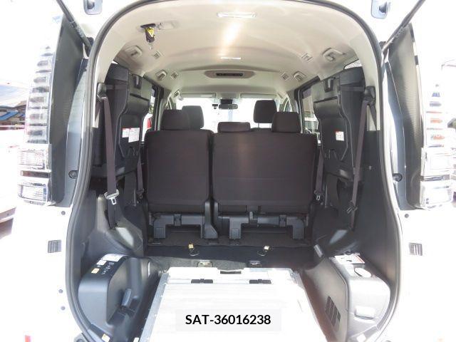 Toyota VOXY 2019-06 342383-10