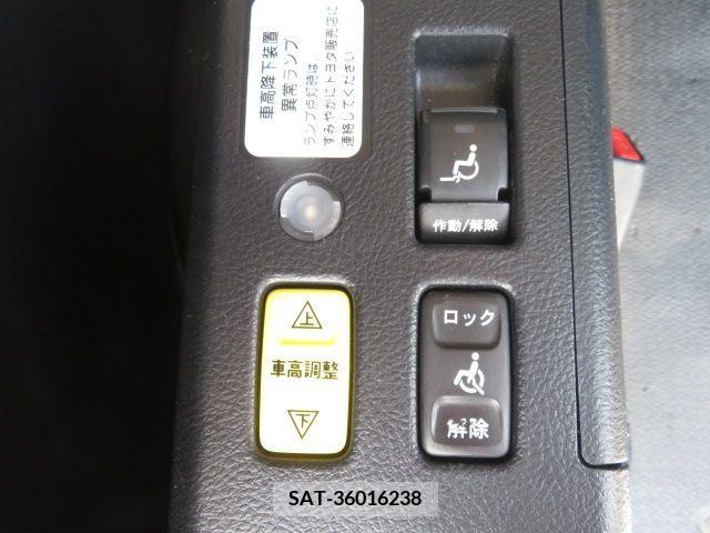 Toyota VOXY 2019-06 342383-5
