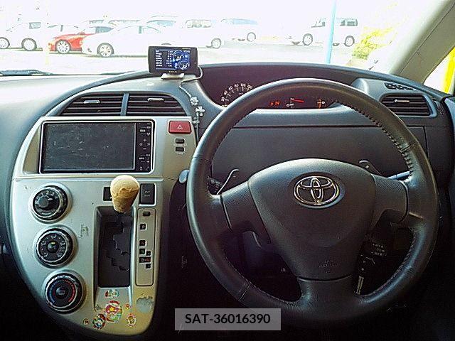 Toyota RACTIS 2010-03 366852-1