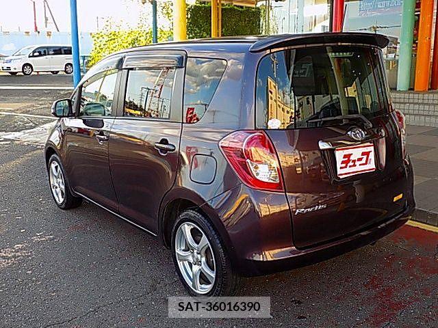 Toyota RACTIS 2010-03 366852-8