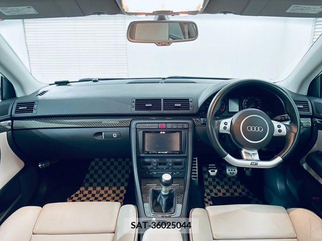 Audi RS4 2006-08 261231-1