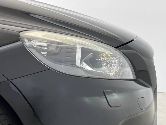 Volvo V40 2016-09 27912-14