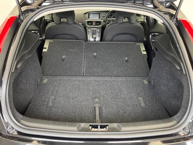 Volvo V40 2016-09 27912-13