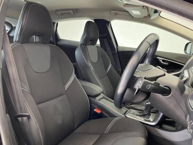 Volvo V40 2016-09 27912-11