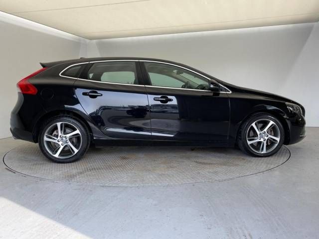 Volvo V40 2016-09 27912-18