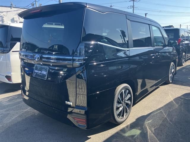 Toyota VOXY HYBRID 2023-11 183110-2