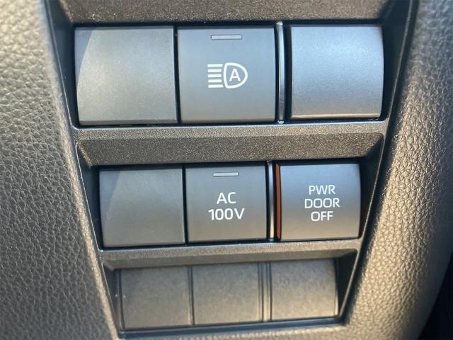 Toyota VOXY HYBRID 2023-11 183110-10