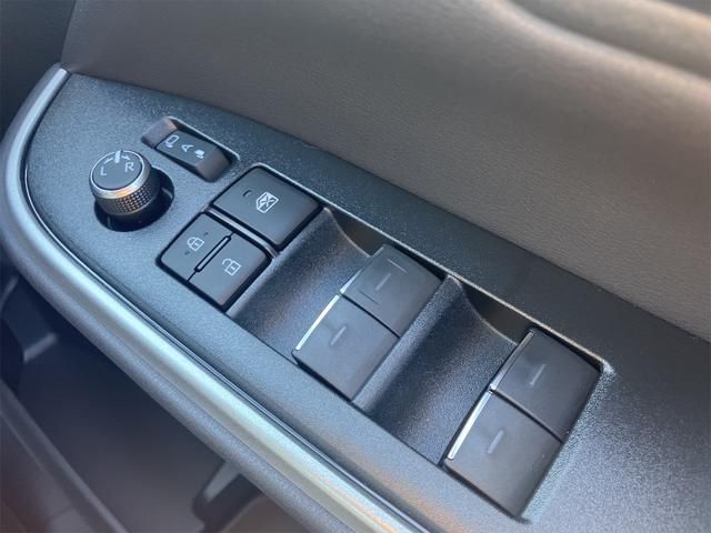 Toyota VOXY HYBRID 2023-11 183110-12