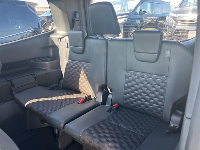 Toyota VOXY HYBRID 2023-11 183110-21