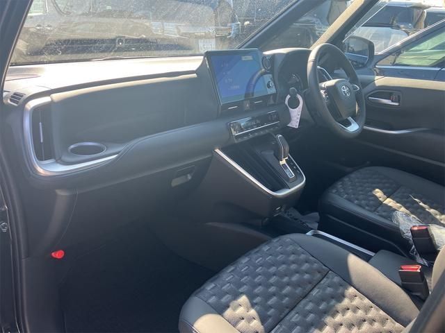 Toyota VOXY HYBRID 2023-11 183110-22