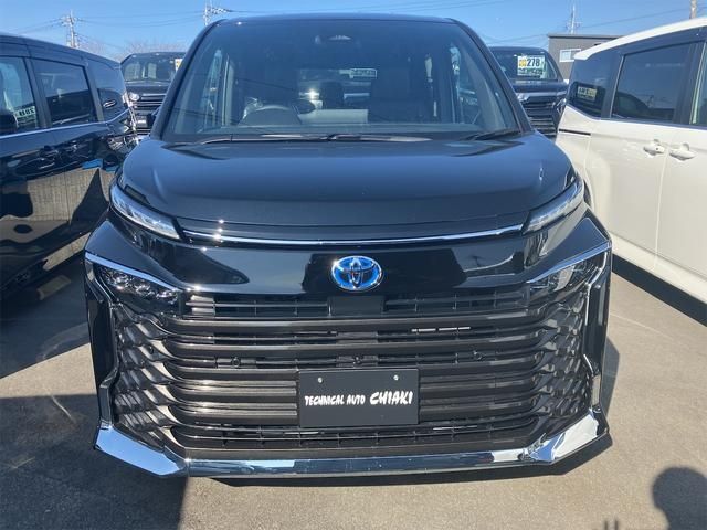 Toyota VOXY HYBRID 2023-11 183110-1