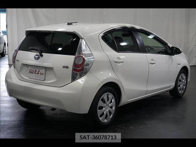 Toyota AQUA 2014-04 314175-8
