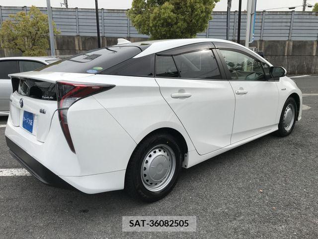 Toyota PRIUS 2018-04 281839-2